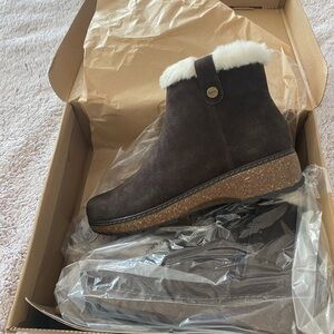 Earth Brown Ankle Boots with White Trim